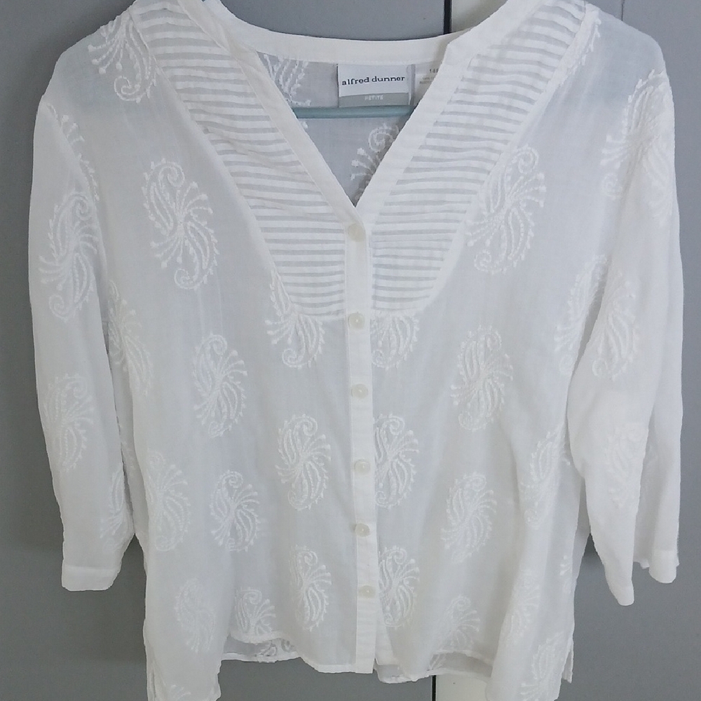 Alfred Dunner White Embroidered Women's Top sz 14P. FL - Picture 1 of 4